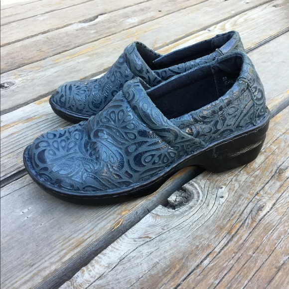 Womens BOC by BORN Concepts Embossed Paisley Clogs - Picture 4 of 8